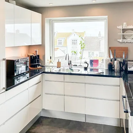 3 Bedroom Lovely In Apartment